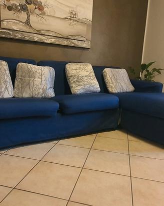 Divano letto con penisola.