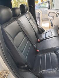 Autovettura jeep cherokee