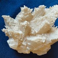 Calcite trigonale cristalli su matrice (Marocco)