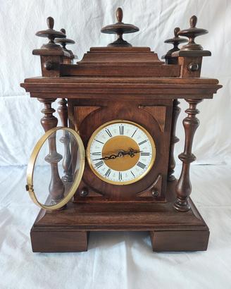 Orologio artigianale in legno