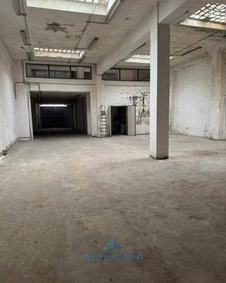 Immobile di 580 m² a Napoli