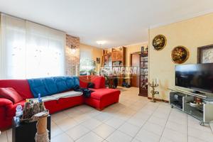 4 LOCALI SU DUE LIVELLI A STEZZANO!