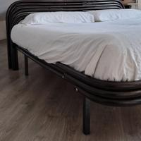 Letto matrimoniale in bamboo con comodino