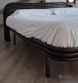 Letto matrimoniale in bamboo con comodino