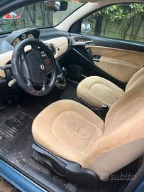 Lancia y 2003