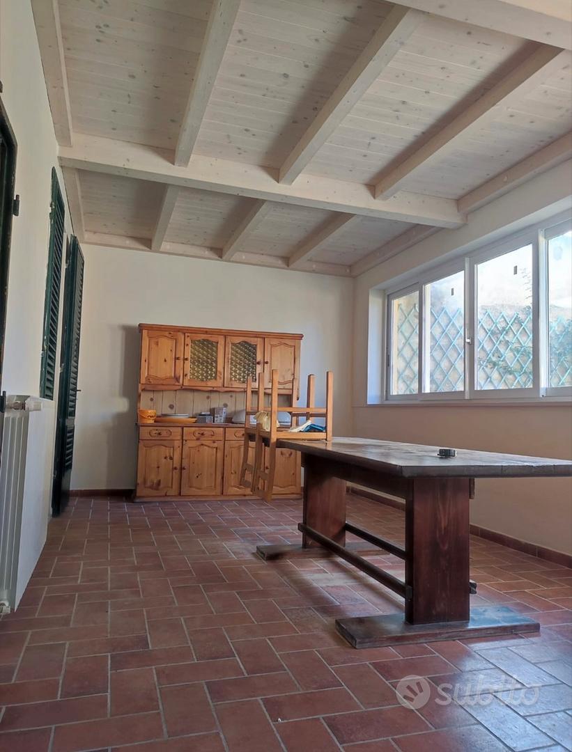 Villa a schiera con giardino e stanzone - Vista 6