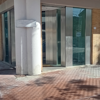 Locale ad angolo inizi Viale Nettuno ben in vista