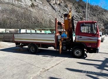 Camion Mercedes 1117 con Gru Effer