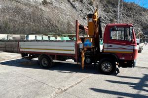 Camion Mercedes 1117 con Gru Effer