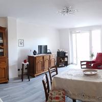 VETRINETTA CREDENZA TAVOLO SEDIE DIVANO