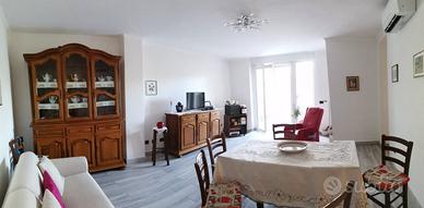 VETRINETTA CREDENZA TAVOLO SEDIE DIVANO