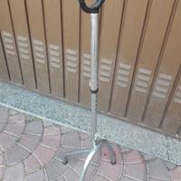 Bastone tripiede sostegno