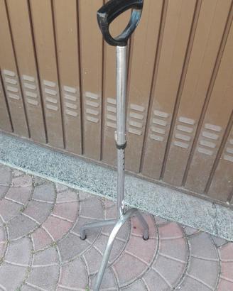 Bastone tripiede sostegno