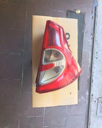 FANALE STOP DX E SX DACIA SANDRO 2010