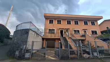 Villa angolare +200 mq di giardino zona Cannizzaro