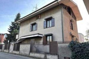 Immobile in asta di 437 m² con più di 5 locali a C