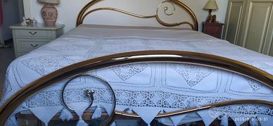 Testiera letto in ottone con rete per materassi 