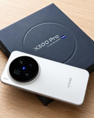 VIVO X300 PRO 16/512 GB  ( 3 cicli di ricarica )