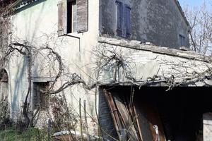 Quattro Castella podere agricolo con casa