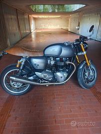 Triumph Thruxton 1200 R (2016) - 2.400 km