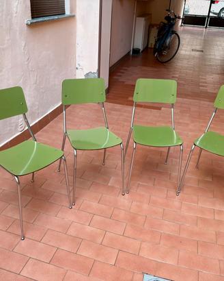 Sedie e tavoli in formica