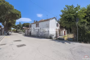 TERRACIELO INDIPENDENTE CON GIARDINO DI PROPRIETÀ