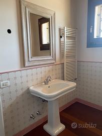 Set bagno classico Dolomite con lavabo e accessori