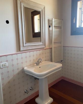 Set bagno classico Dolomite con lavabo e accessori