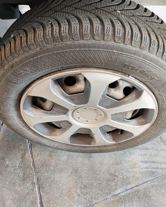 4 cerchi con gomme termiche 