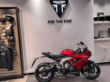 TRIUMPH Daytona 660 .