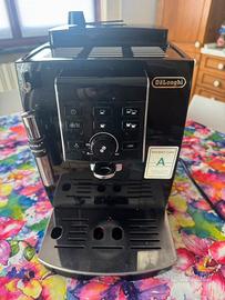 Macchina caffè macina chicchi De Longhi