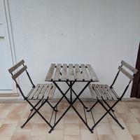 Tavolo IKEA con sedie