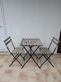 Tavolo IKEA con sedie