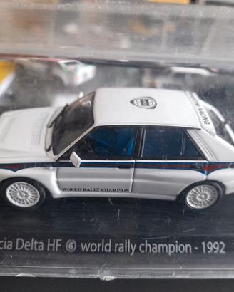 Lancia Delta  Martini 6 Modellino Scala 1/43