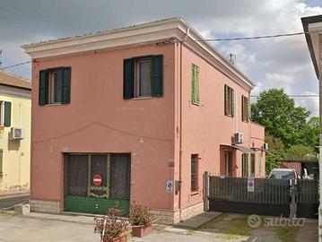 Casa indipendente di 205 m² con più di 5 locali e 