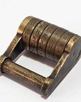 Bel lucchetto antico con combinazione di lettere 