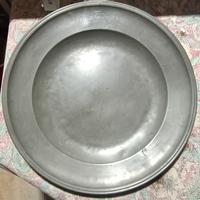 Piatto in peltro.
