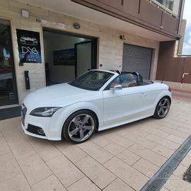 Audi TT TTS Roadster 2.0 272 CV TFSI quattro S tro