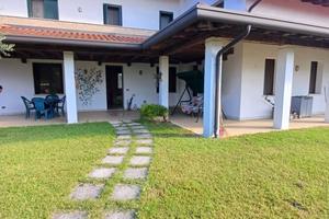 Casa unifamiliare immersa nel verde