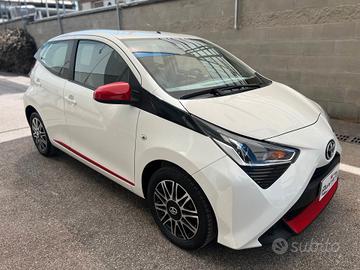 Toyota Aygo 5pt 1.0 72cv X-PLAY CLIMA/TELCAMERA/15
