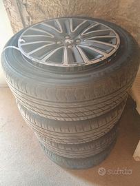 gomme Peugeot 2008 con copricerchi 