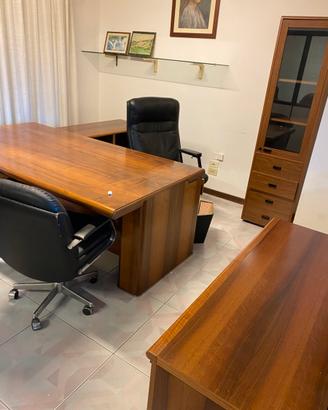 Scrivanie e mobili per ufficio