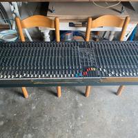 Mixer Soundcraft  spirit Live 42 canali