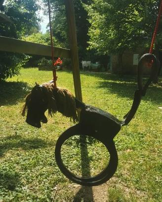 Altalena sagomata a cavallo