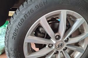 Gomme invernali 205 60 16 96 H+ cerchi in lega
