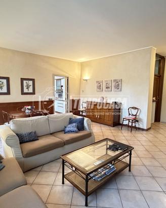 MERATE - AMPIA VILLA SINGOLA INDIPENDENTE CON PAR