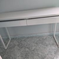 scrivania bianca laccata usata pochissimo 