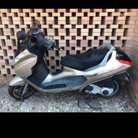 Piaggio x 8 200 quasi nuovo