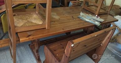 Tavolo Con 4 Sedie e 2 Panche