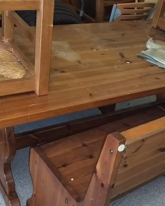 Tavolo Con 4 Sedie e 2 Panche